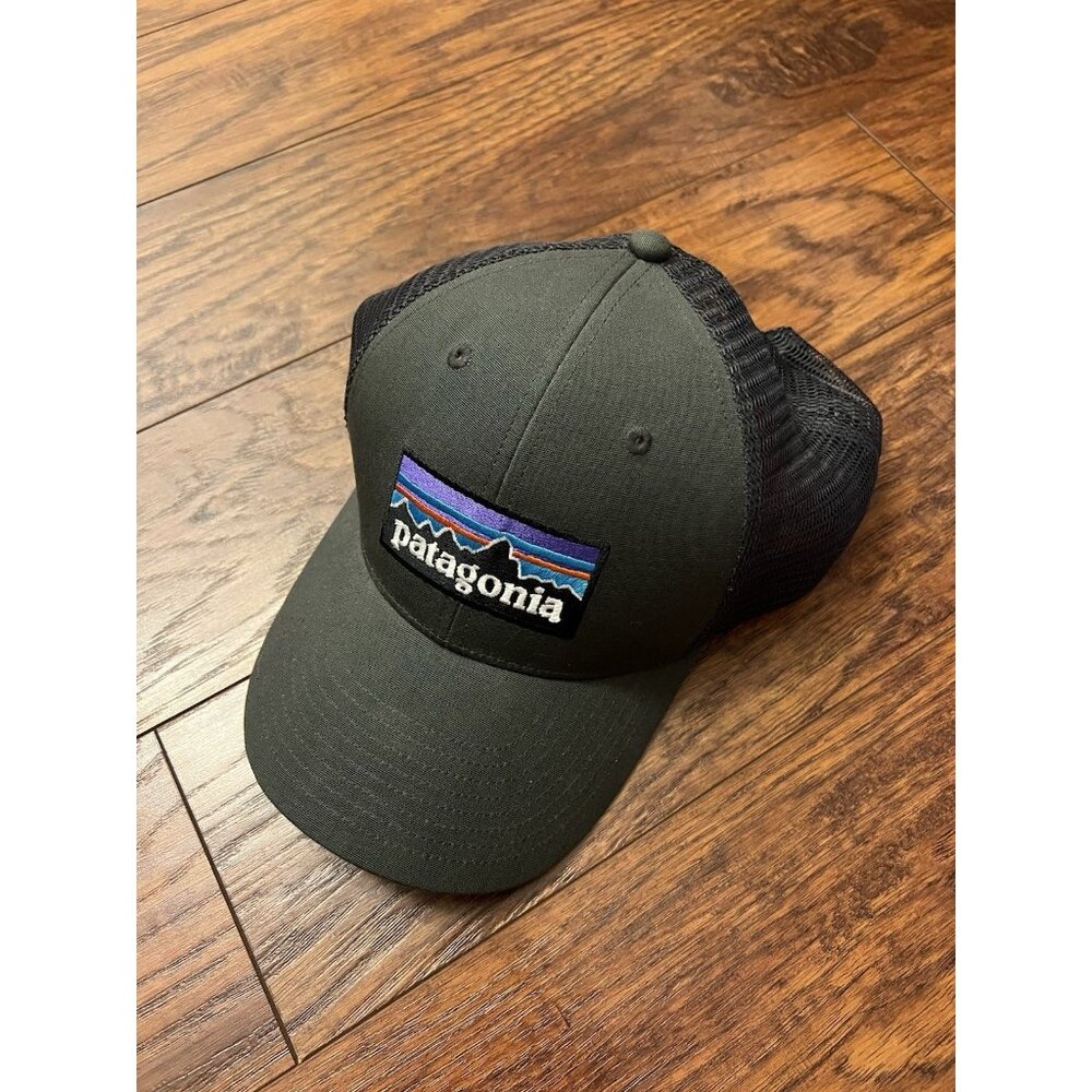 Patagonia P-6 Logo Snapback Trucker Baseball Hat Grey Gray  Adjustable Cap